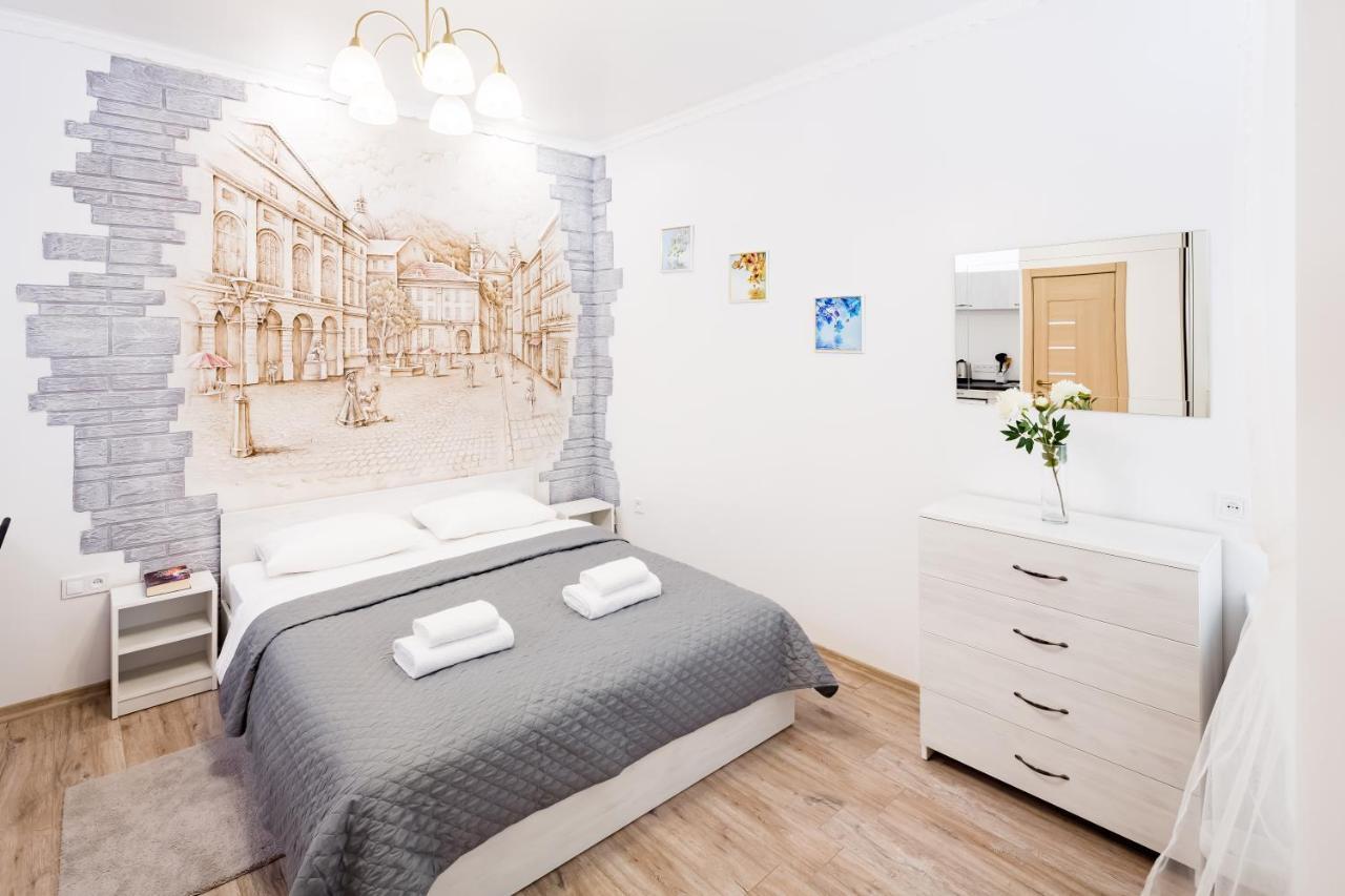 Beautiful Apartments In The Center Lviv Bagian luar foto