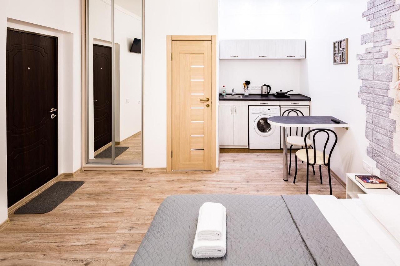 Beautiful Apartments In The Center Lviv Bagian luar foto